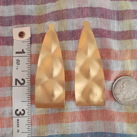 Vintage Quilted Gold Earrings - Picture 5 of 5